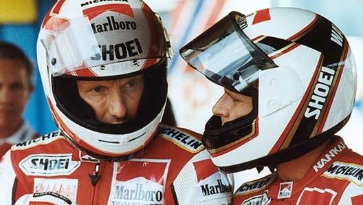 Eddie Lawson campione del mondo in carica a sinistra e Wayne Rainey suo compagno di squadra a destra