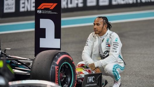 Lewis hamilton si gode la pole di Abu Dhabi