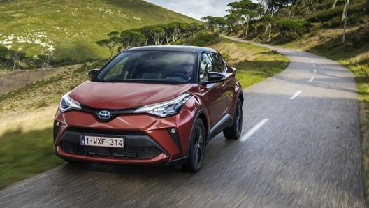 La C-HR 2.0 è equipaggiata con il cambio e-Cvt