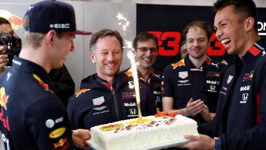 Compleanno n.46 per Christian Horner, qui tra Verstappen e Albon ai box di Interlagos. Getty