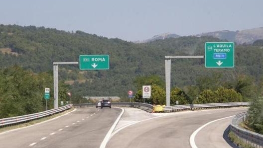 L’autostrada all’altezza della diramazione per L’Aquila