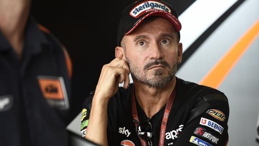 Max Biaggi nello stand Aprilia nell'ultimo GP in Repubblica Ceca del Motomondiale. Ciamillo e Castoria