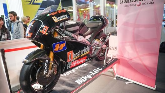 La Aprilia RSV 250 di Max Biaggi allo stand Gazzetta. Ascenzi