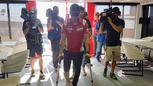 Jorge Lorenzo incidentato dopo la caduta di Aragon nel 2018 con la Ducati