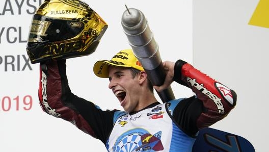 Marquez jr. festeggia sul podio. Ap