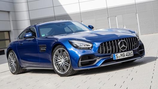 la bellissima AMG GT 64 coupé