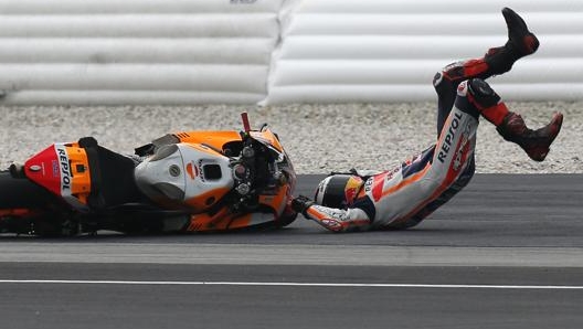 La caduta di Jorge Lorenzo durante le libere4. Ap