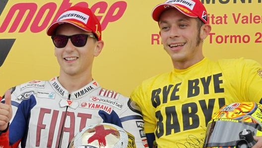 Jorge Lorenzo e Valentino Rossi nel 2010, ai tempi dei duelli in Yamaha. Afp