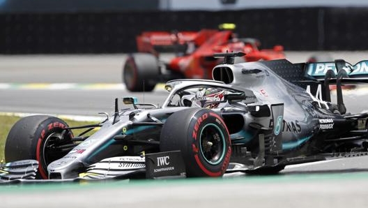 Lewis Hamilton in azione a San Paolo. Ap