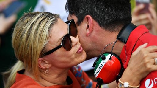 Corinna Schumacher festeggia con il figlio Mick per la vittoria in Formula 2 a Budapest nella sprint race. Getty