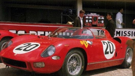 Una Ferrari 275 P, grande protagonista dell’epopea della serie P