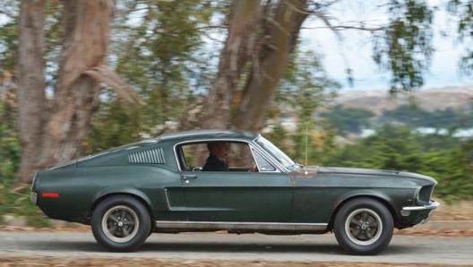 L’attuale proprietario Sean Kiernan al volante della Mustang, rimasta ferma in garage dal 1980 al 2018