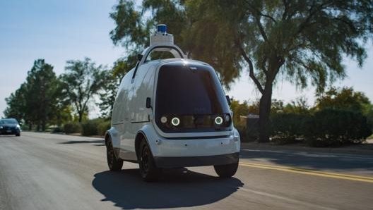 Un robot da trasporto di Nuro a Scottsdale in Arizona. Afp