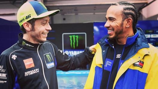 Una foto con Valentino Rossi twittata da Hamilton lo scorso 10 marzo