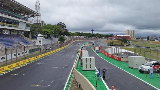 Il rettilineo della pista di Interlagos a San Paolo