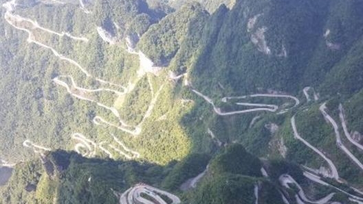 La Tianmen ha 99 curve