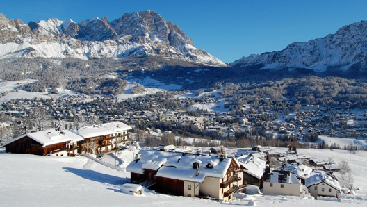 Una panoramica di Cortina 'innevata'