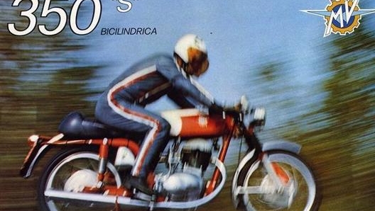 La MV Agusta 350 S Bicilindrica in una brochure dell’epoca. Maison Bibelot