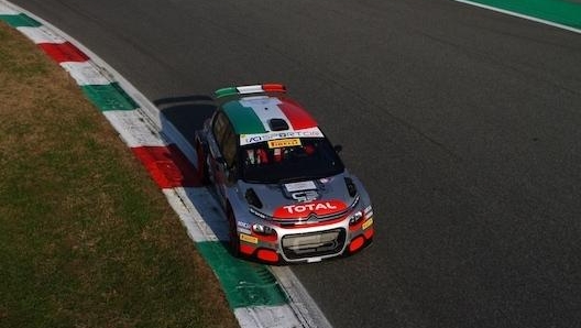 La Citroen C3 di Luca Rossetti durante le prove, all'ingresso della Curva Parabolica