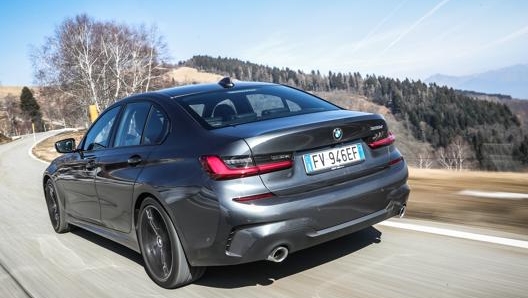 Sotto il cofano della Bmw 3 320d nuovo propulsore 2.0 litri 4 cilindri biturbo Diesel da 190 Cv e 400 nm di coppia