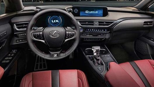 Lusso e tecnologia nell’abitacolo di una Lexus