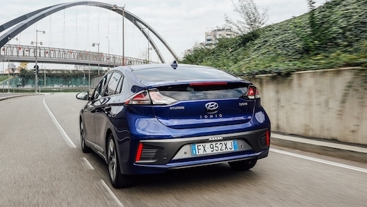 Linee affusolate e moderne per la nuova Hyundai Ioniq Hybrid