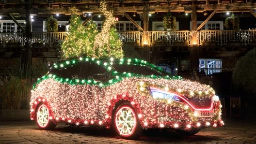 La Nissan Leaf albero di Natale parigina