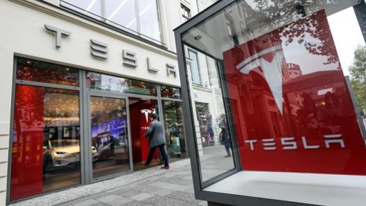 Un concessionario Tesla a Berlino. Epa