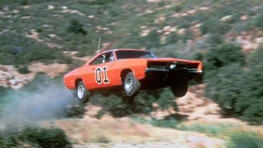 La Dodge Charger R/T del 1969 in un classico volo di Hazzard