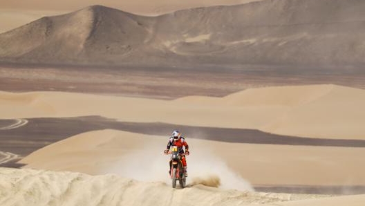 Sam Sunderland, impegnato tra le dune del Perù