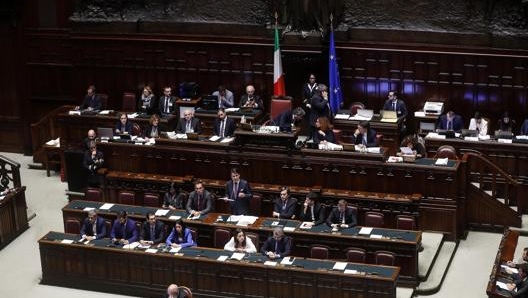 Il governo ha presentato un emendamento unico alla legge di Bilancio che la modifica in più aspetti. Ansa