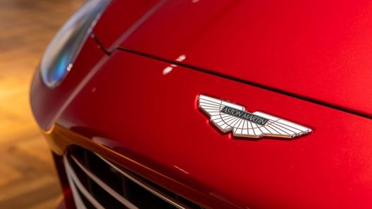 L’attuale stemma dell’Aston Martin è utilizzato dal 1987