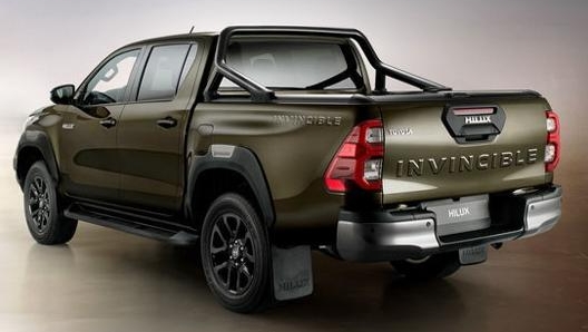 La Toyota Hilux nellallestimento Invincible