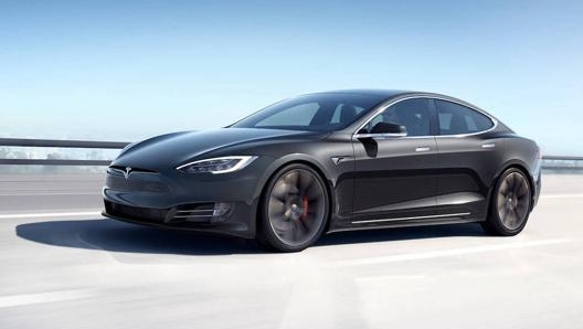 La nuova Tesla Model S arriva a percorrere 647 km con una carica