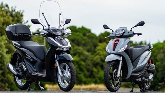 A sinistra l’Honda SH, a destra il Piaggio Medley