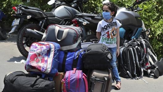 In moto o scooter da soli a meno che non si trasporti un familiare o un convivente