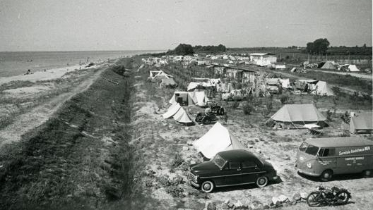 Una veduta d’epoca del villaggio estivo creato a Jesolo dalla Nsu