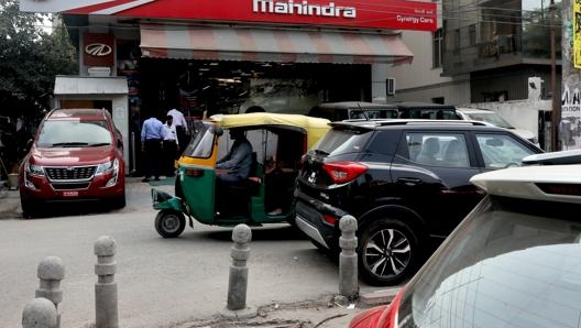 Un'officina Mahindra a Nuova Dehli. Ap