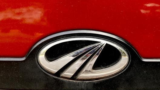 Il logo Mahindra. Ap