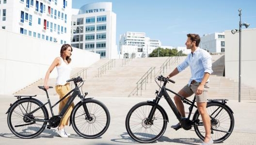 La eT01 FS Touring PowerTube, e-bike da trekking firmata Peugeot