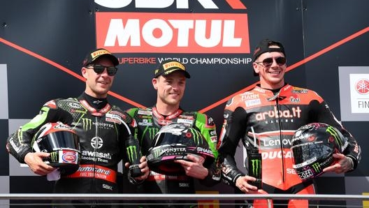 Il podio di gara 2 a Phillip Island: Rea, Lowes, Redding. Getty