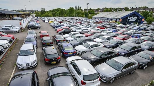 In ripresa il mercato dell’auto usata, +6,6% dei passaggi di proprietà nel mese di giugno rispetto al 2019. AP