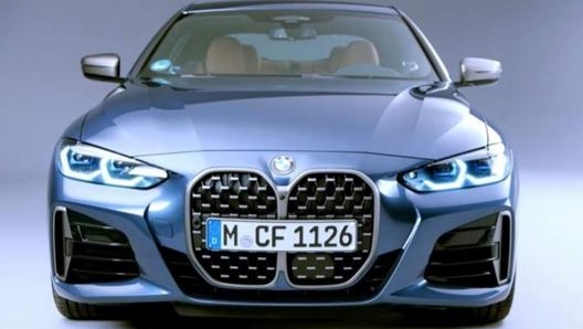 La grande calandra caratterizza il frontale della Bmw Serie 4 Coupé