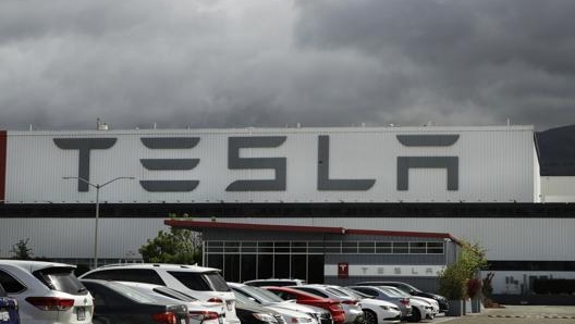 La fabbrica Tesla di Fremont, in California