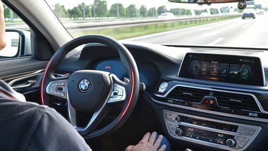 Stop al programma di Bmw e Mercedes-Benz sulla guida autonoma