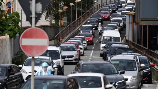 Uno degli ingorghi provocati dai lavori sulla rete autostradale ligure. Ansa