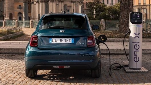 Il retro della Fiat 500e “La Prima”