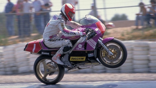 Fred Merkel sulla RC 30 del team Rumi. L’americano vinse i titoli Wsbk ‘88 e ’89