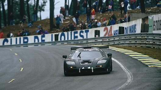 La McLaren F1 Gtr in azione sul tracciato di Le Mans