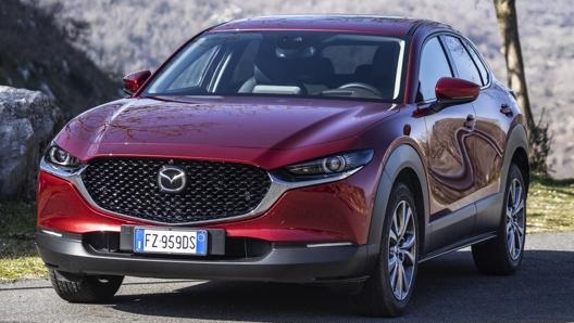 Il frontale di Mazda CX-30 è una evoluzione grintosa di quanto già visto su Mazda3